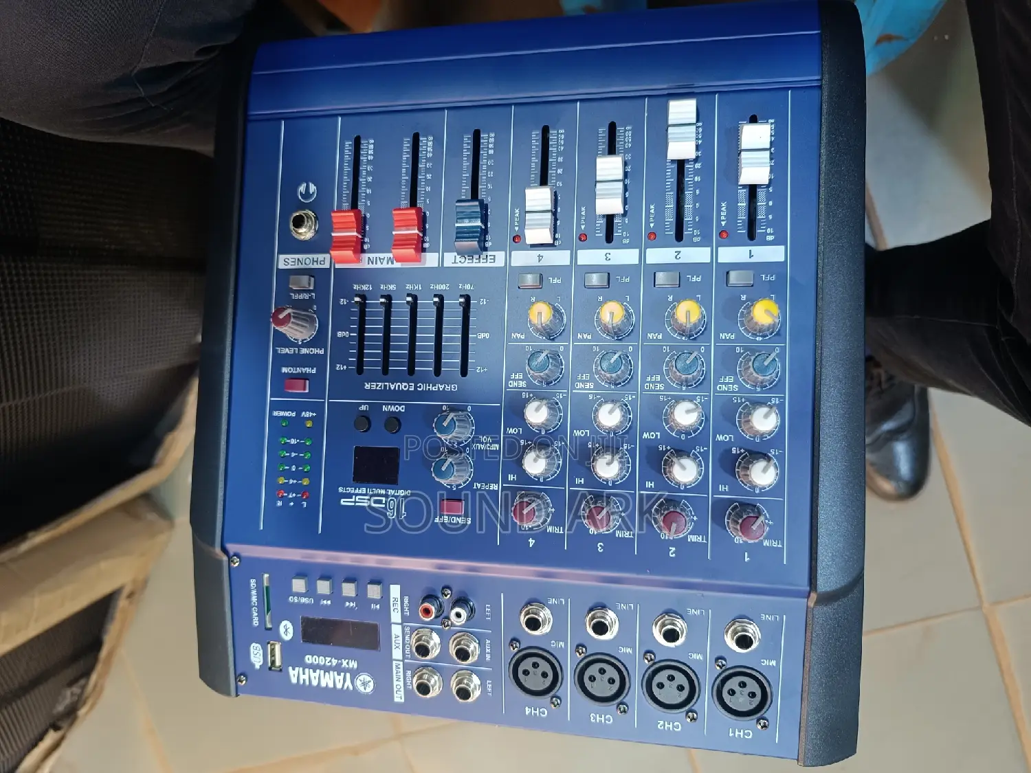 Amplified Mixer Four Channels