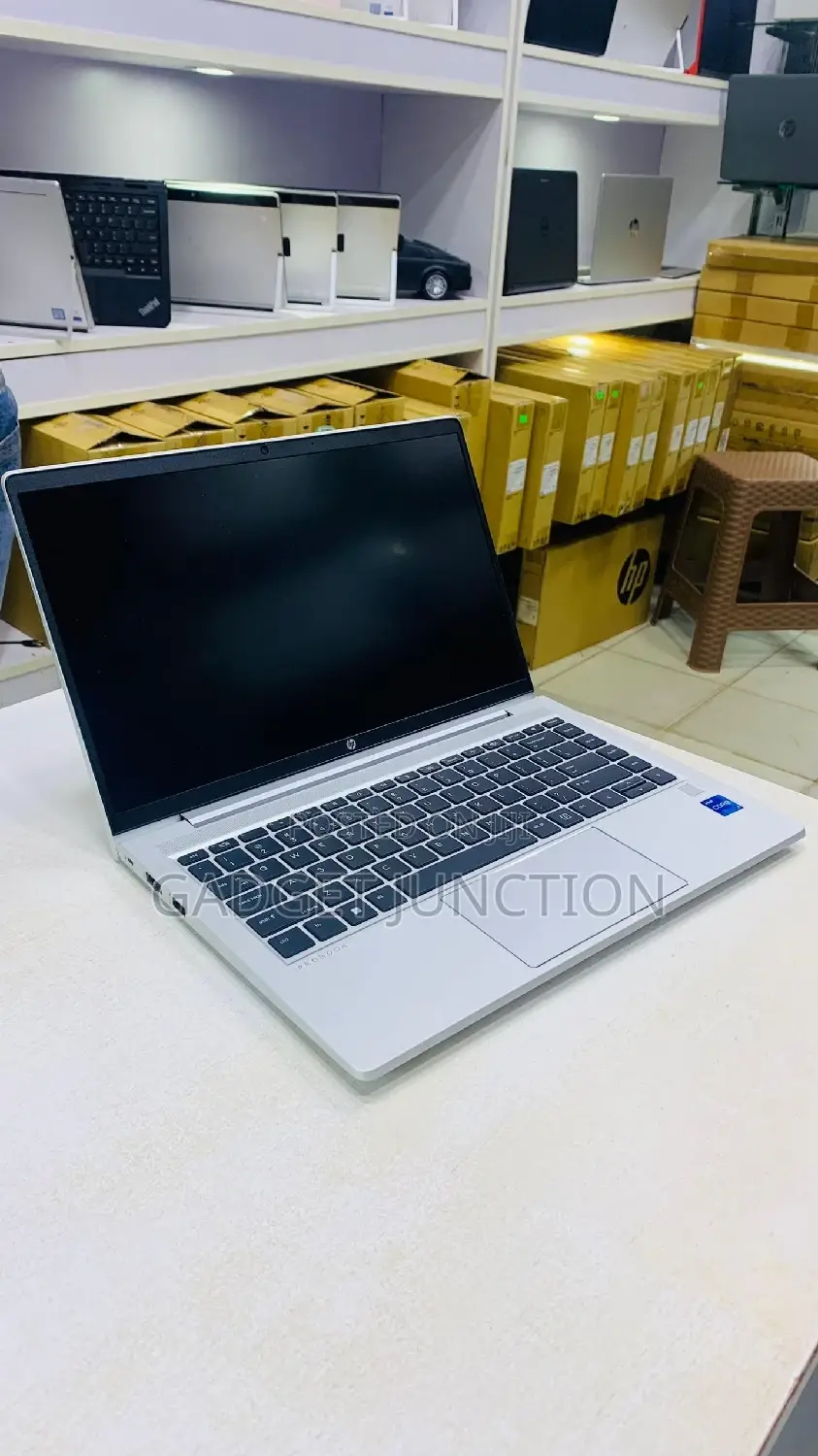 New Laptop HP ProBook 440 G9 8GB Intel Core I7 SSD 512GB