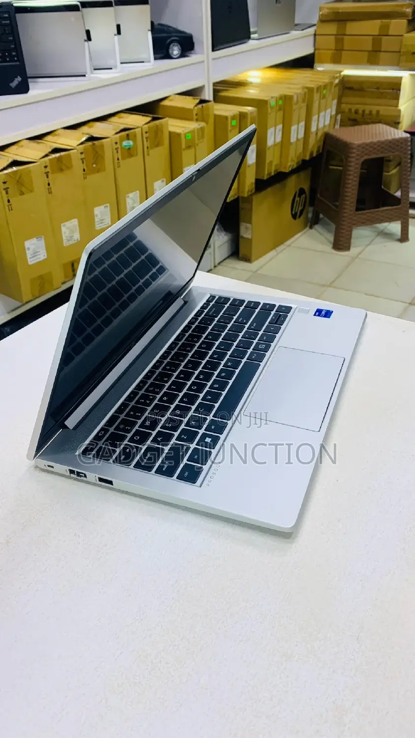 New Laptop HP ProBook 440 G9 8GB Intel Core I7 SSD 512GB