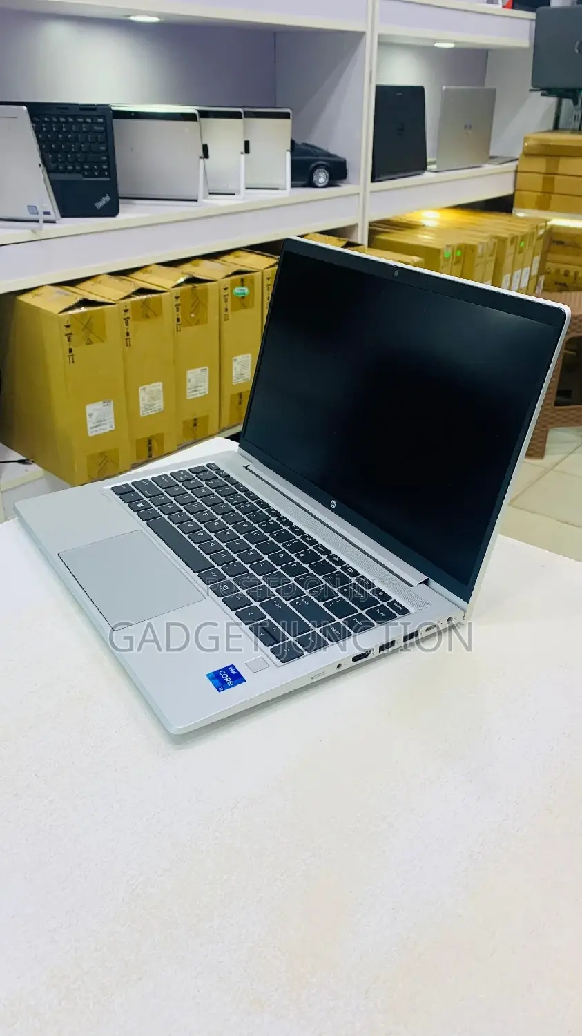 New Laptop HP ProBook 440 G9 8GB Intel Core I7 SSD 512GB