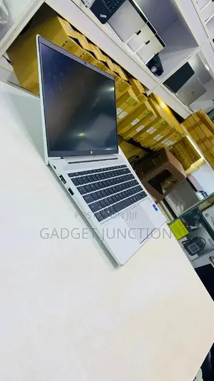 New Laptop HP ProBook 440 G9 8GB Intel Core I7 SSD 512GB