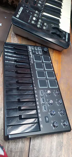 Professional Akai MPK Min Mid Controller