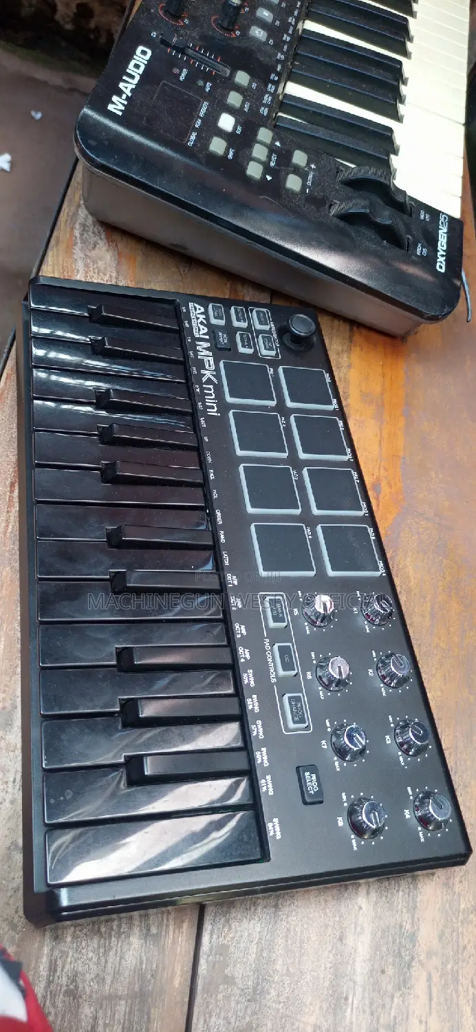 Professional Akai MPK Min Mid Controller
