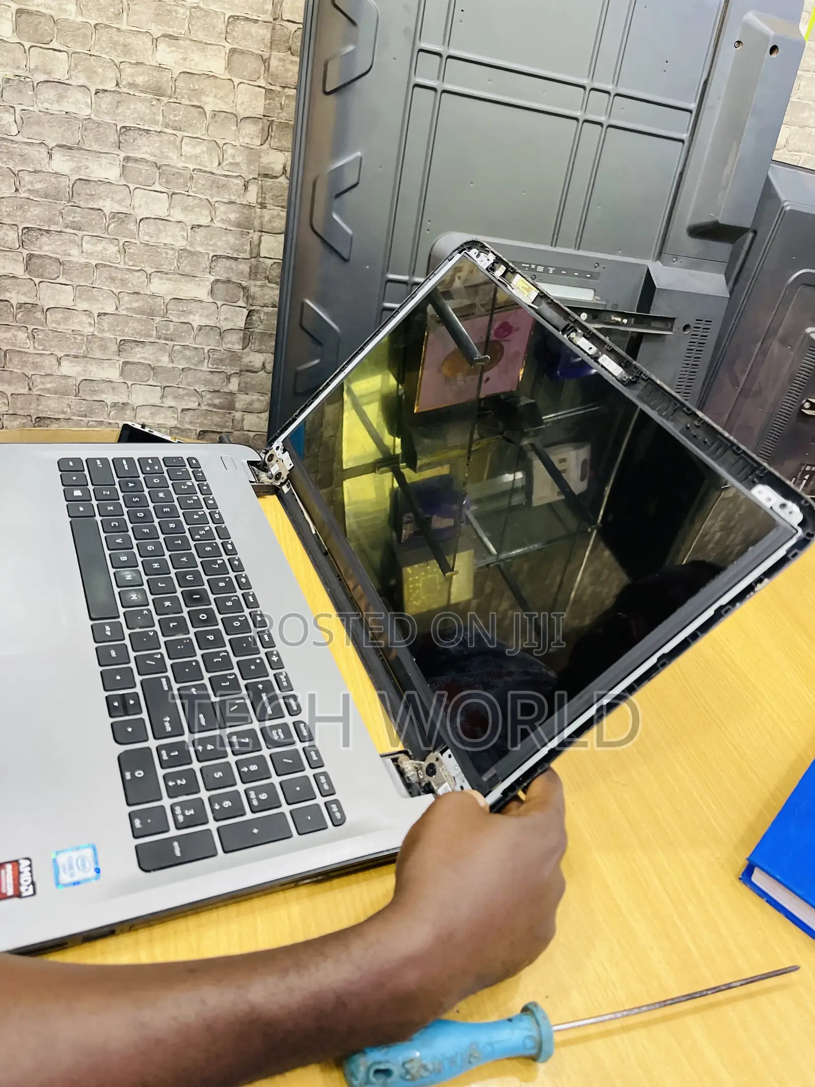 Laptop Screen Replacement. (1).