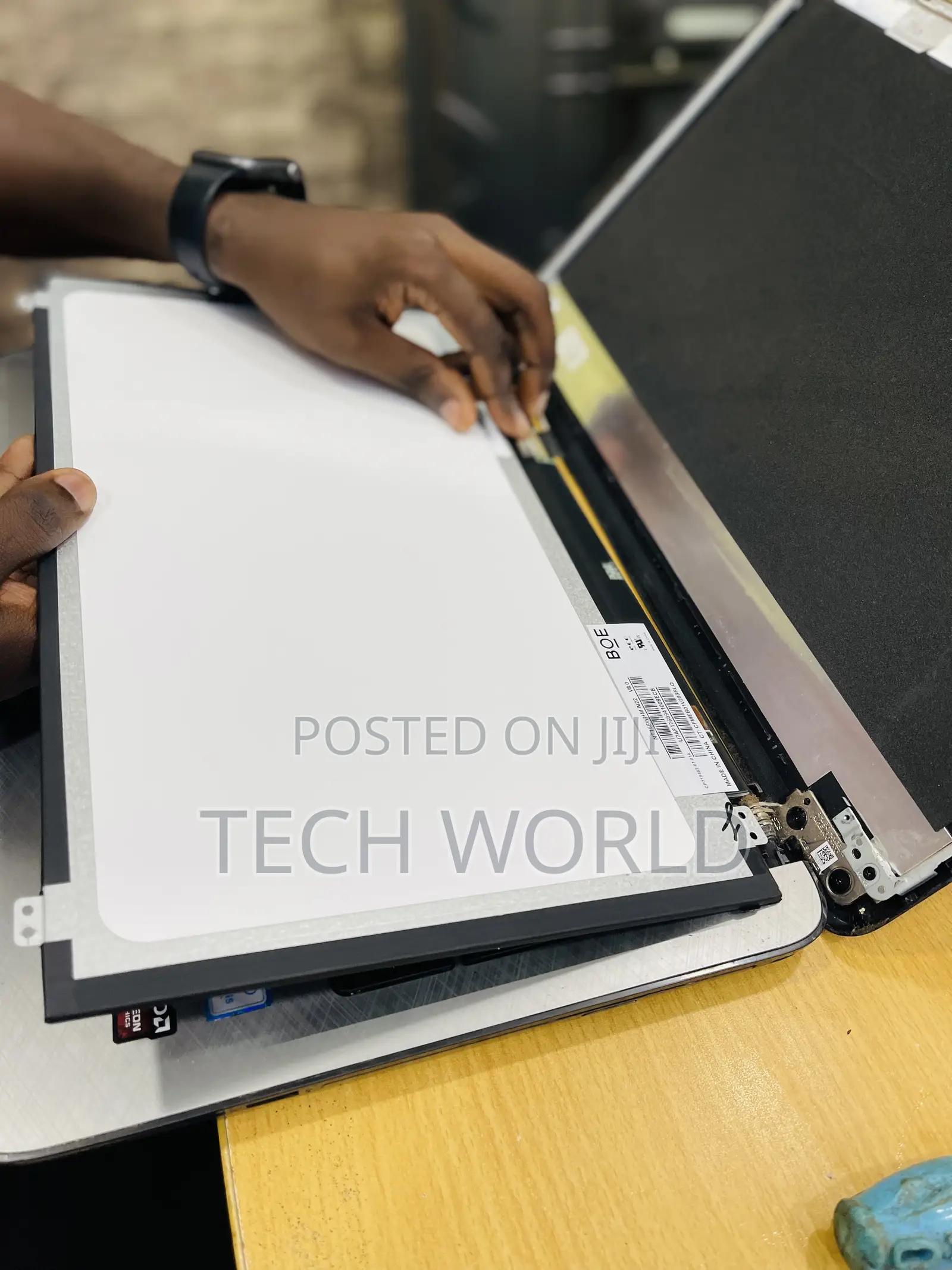 Laptop Screen Replacement. (7).