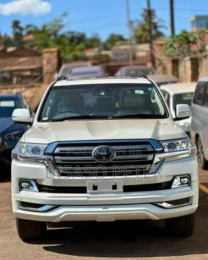 Toyota Land Cruiser 4.6 V8 ZX 2020 White