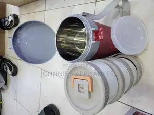 Multifunctional Lunch Box With 4 Inside Containers