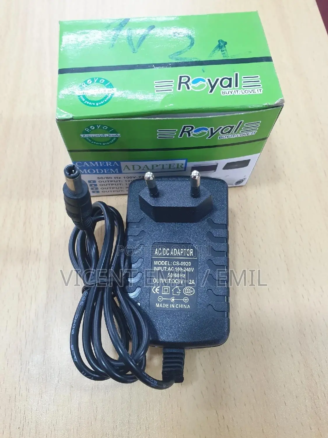 Universal AC Adapter 9V 2A