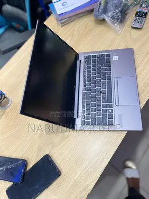 New Laptop HP ZBook Firefly G8 16GB Intel Core i7 SSD 512GB