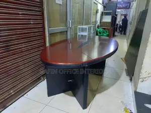 Oval Confrence Table for 8//6 Users