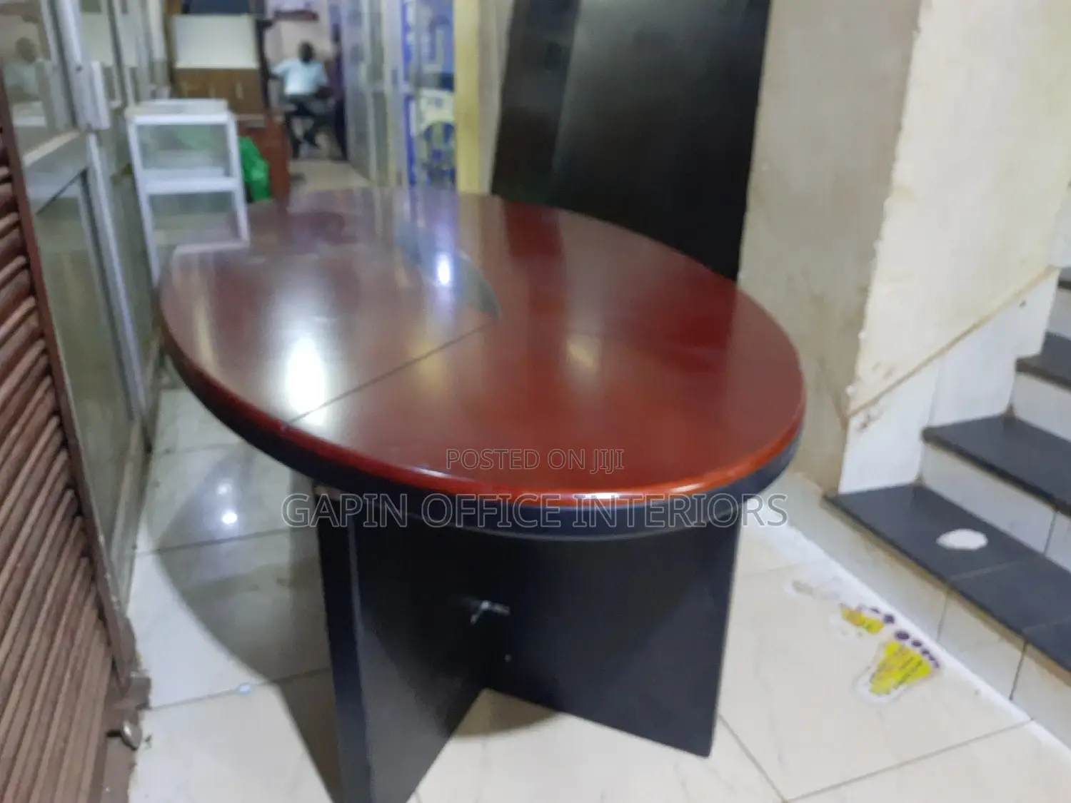 Oval Confrence Table for 8//6 Users
