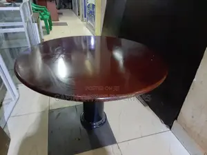 Circular Conference Table, 4 Users