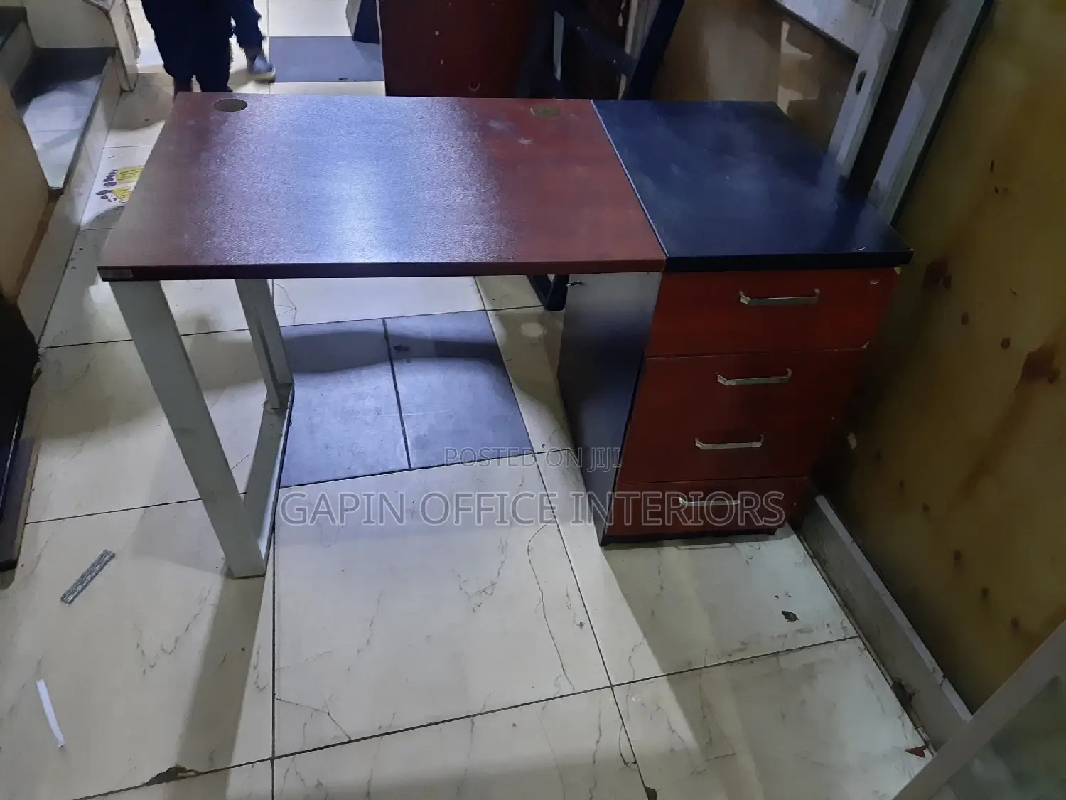 Second Hand Office Table for Sell