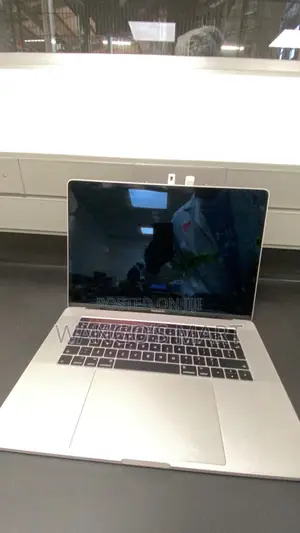 Laptop Apple MacBook Pro 2017 16GB Intel Core i7 SSD 500GB