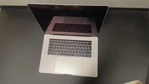 Laptop Apple MacBook Pro 2017 16GB Intel Core i7 SSD 500GB