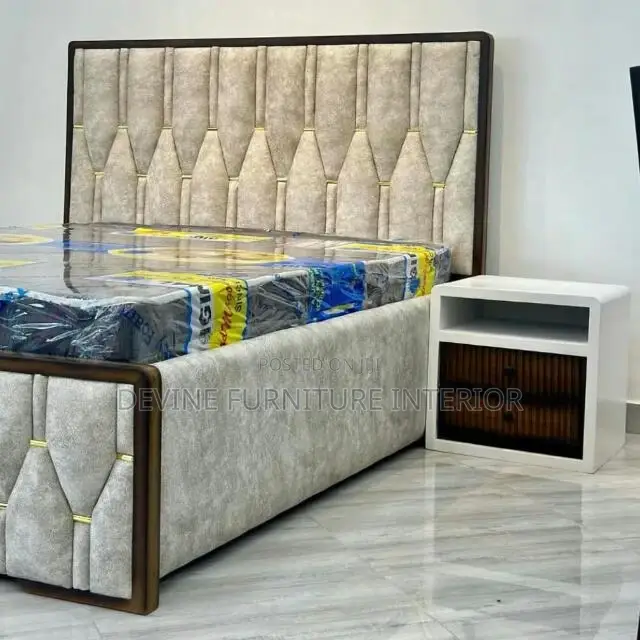 5x6 Bed With Ottoman and Bedside Drawers