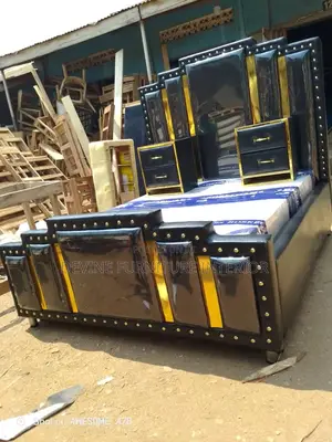 6x6 Bed in Black