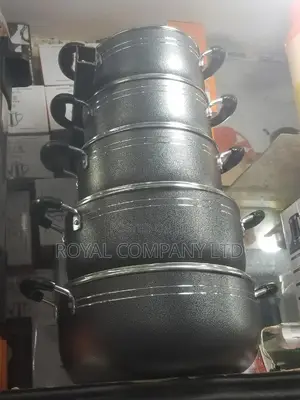 A Set of 5 Cooking Sauce Pans /Original Heavy Sauce Pan