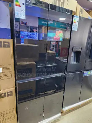 Black Glass 561ltrs Hisense French Door Style Refrigerator