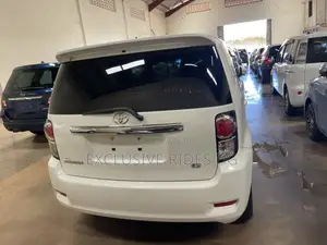 Toyota Corolla Rumion 2012 White