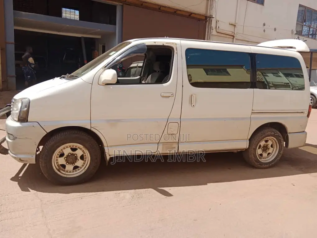 Toyota Regius 1999 White