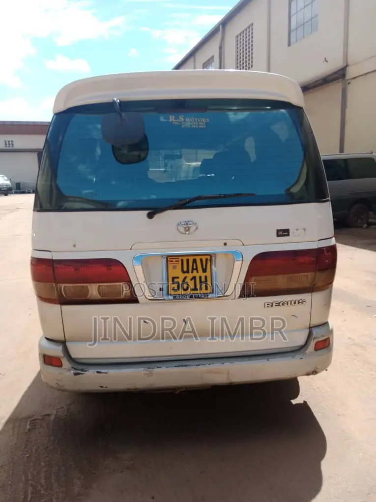 Toyota Regius 1999 White