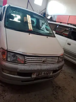 Toyota Regius 1998 White