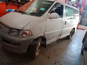 Toyota Regius 1998 White