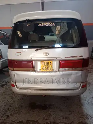 Toyota Regius 1998 White