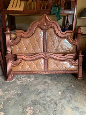 Modern Wood Bed of 5x6feet Call