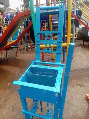 99/Nine Nine Brick Making Machine for Hollow