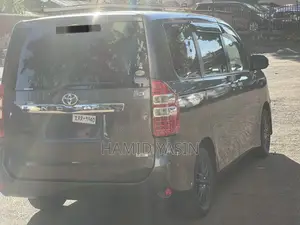 Toyota Noah 2011 Gray