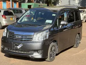 Toyota Noah 2011 Gray