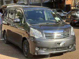 Toyota Noah 2011 Gray