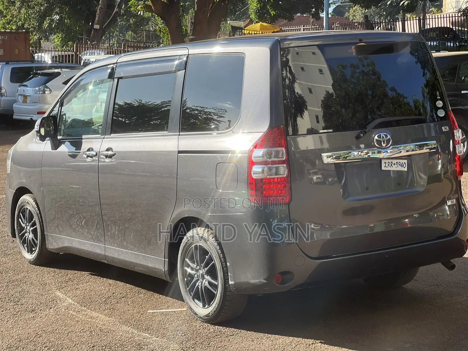 Toyota Noah 2011 Gray