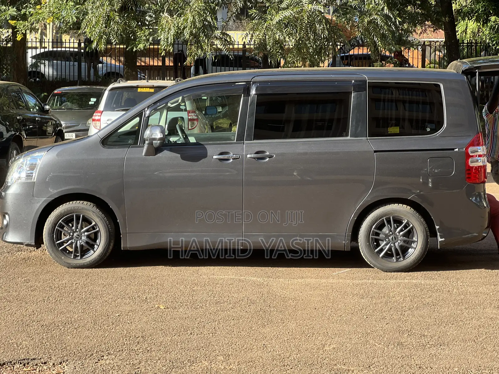 Toyota Noah 2011 Gray