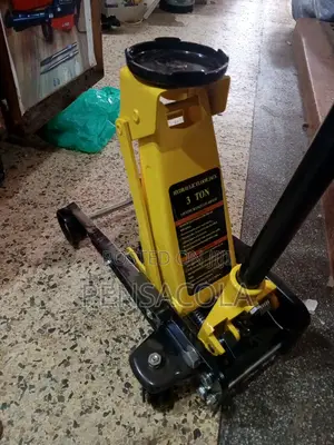 Hydraulic Floor Jack (3 Tons)