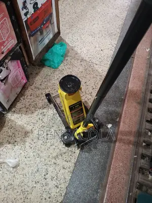 Hydraulic Floor Jack (3 Tons)