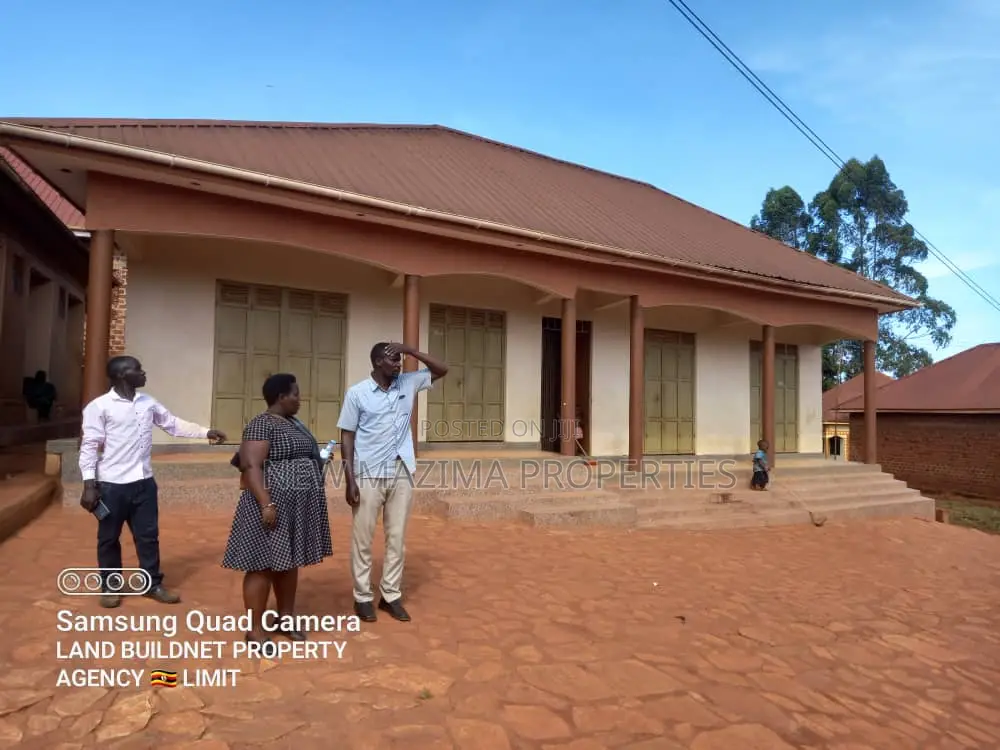 Four Commercial Busy Shops on Quicksale in Buloba