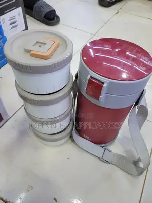 Multifunctional Lunch Box With 4 Inside Containers