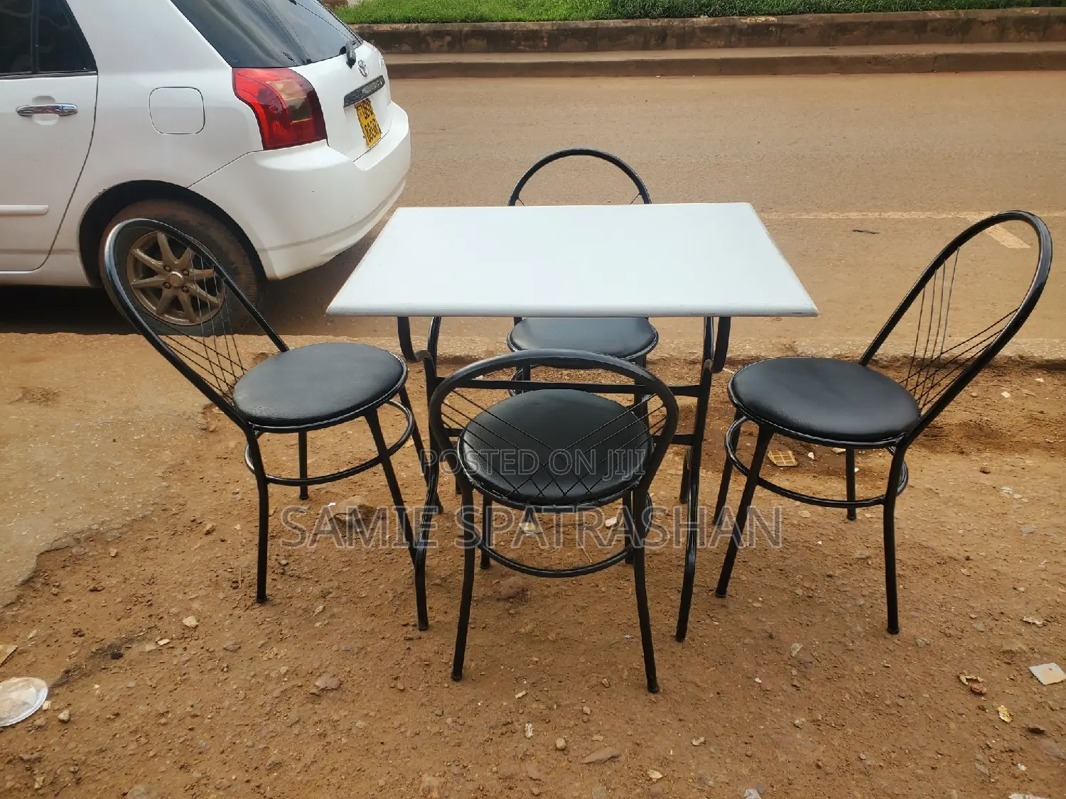 4 Sitter Round Table