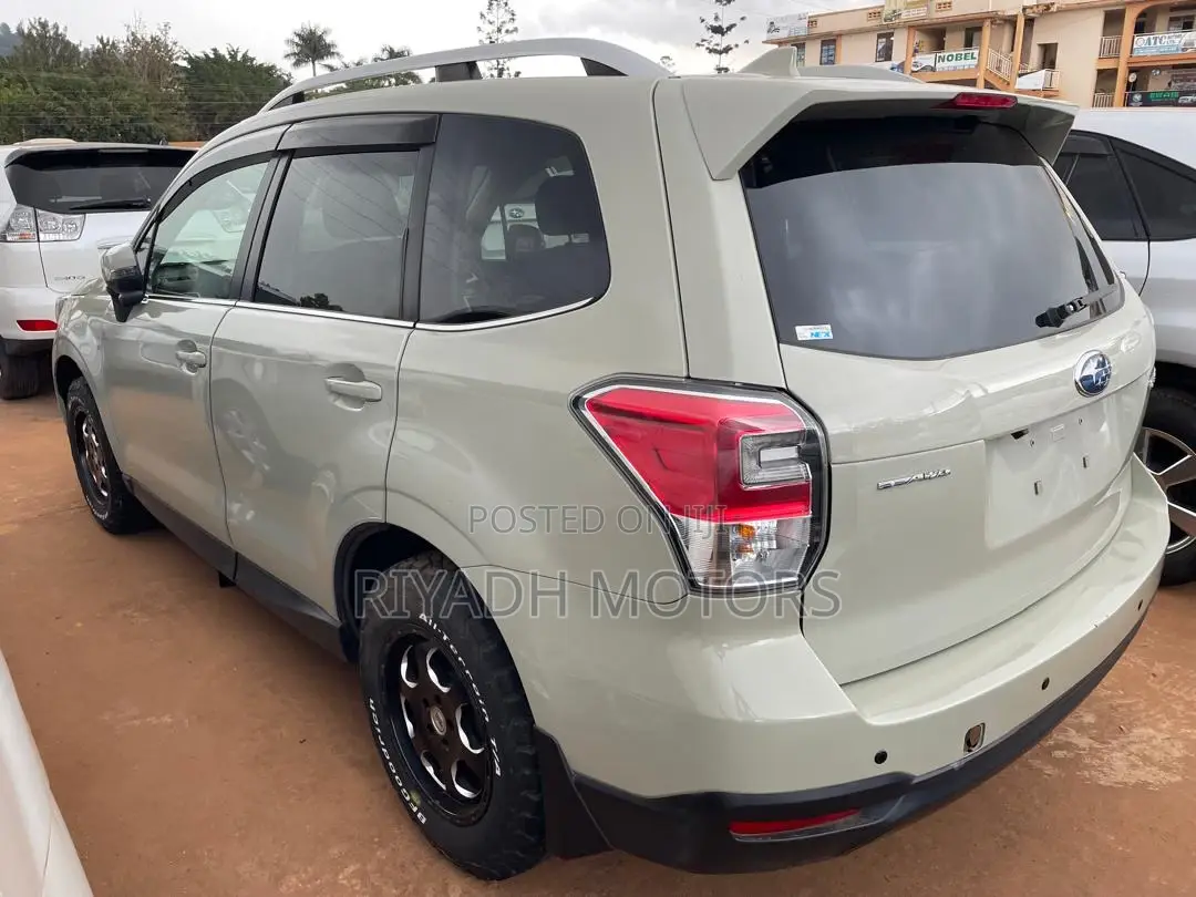 Subaru Forester 2.0XT Touring AWD 2017 Gold