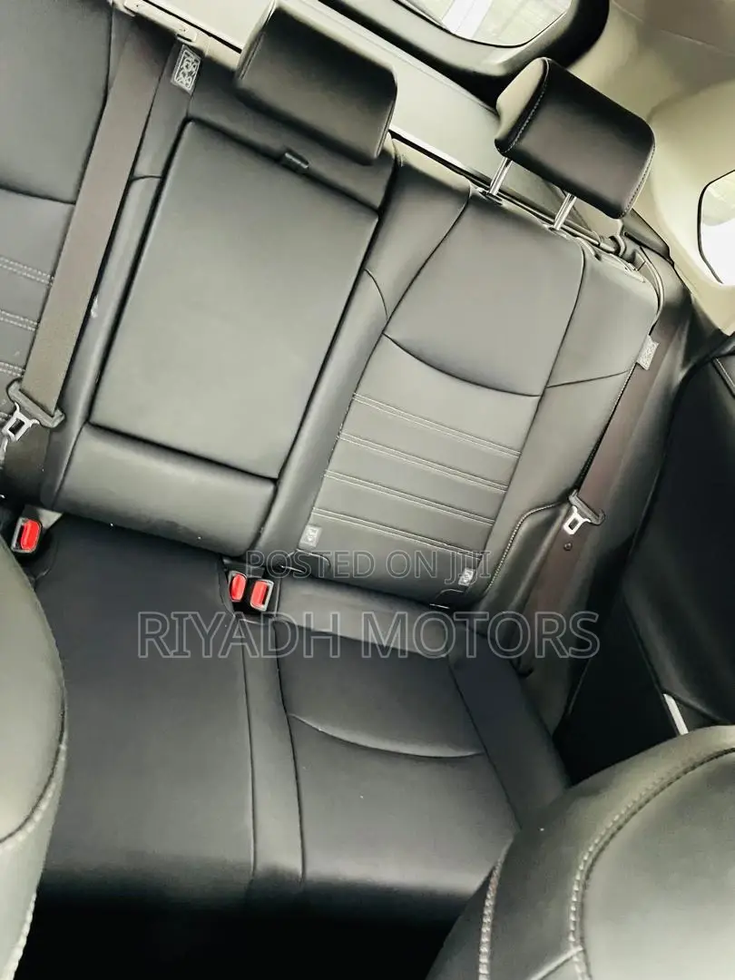 Toyota RAV4 Limited AWD 2019 Blue
