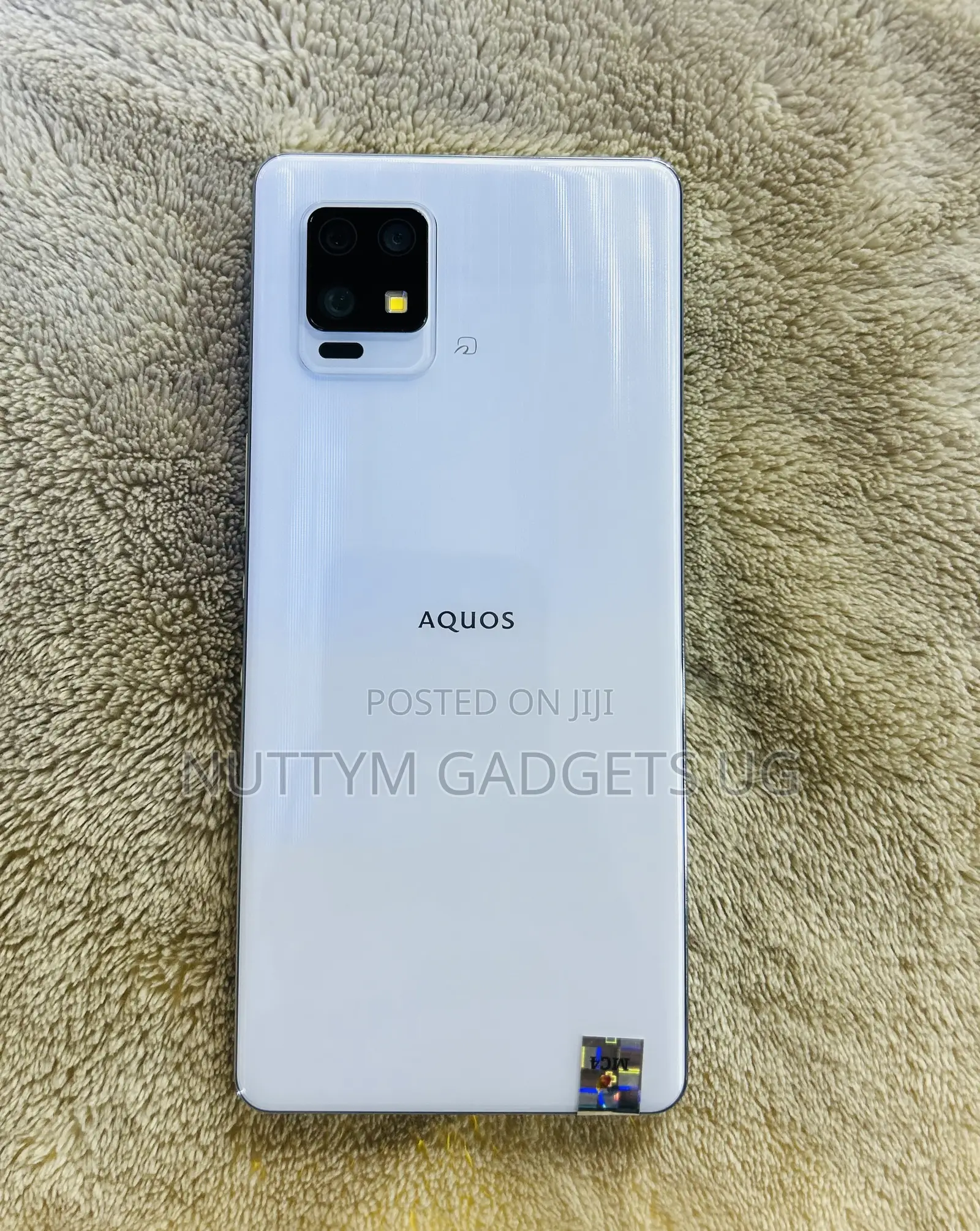 Sharp Aquos zero6 128 GB Silver