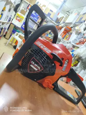 Husqvarna Chainsaw/Powersaw Machine 272 365