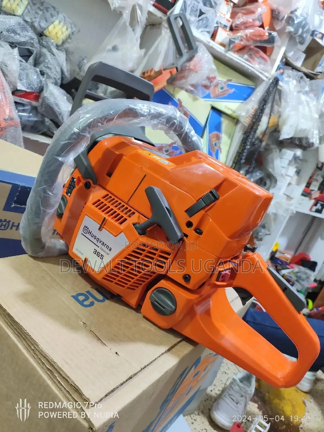 Husqvarna Chainsaw/Powersaw Machine 272 365