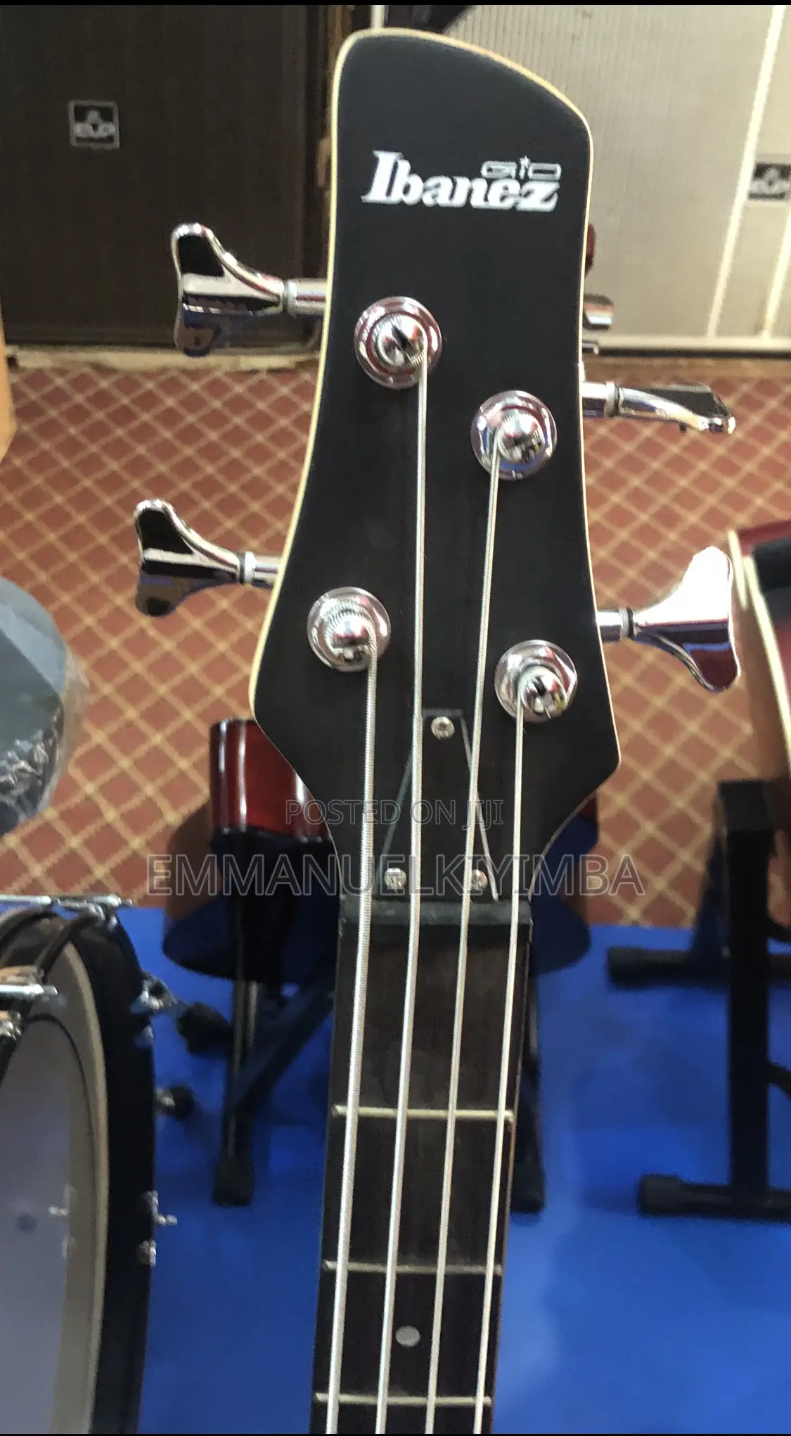Amplified Ib Base Guitar