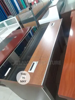 Nice Executive Table Top Glass