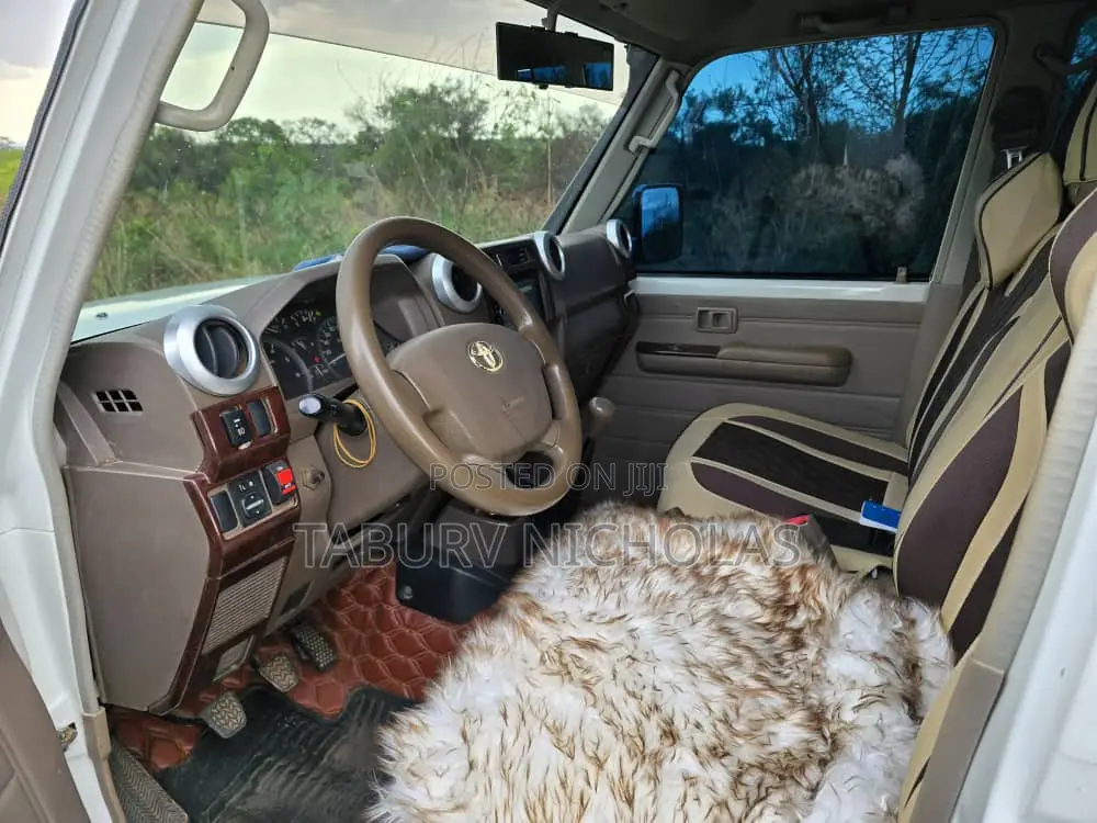Toyota Land Cruiser 2017 White