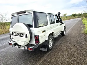 Toyota Land Cruiser 2017 White
